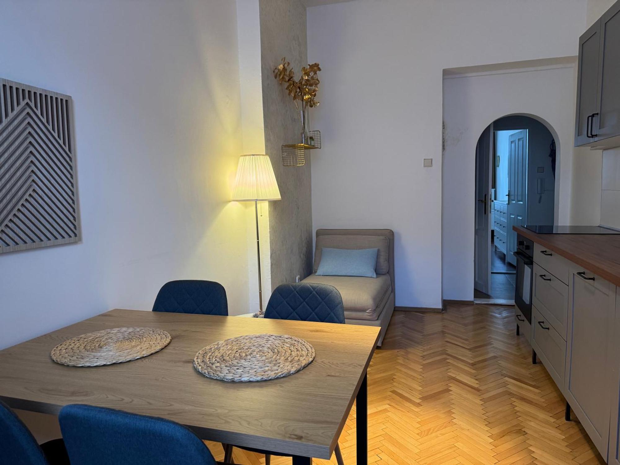 Apartment 2bdr Pretty In The Local Area Of Prag